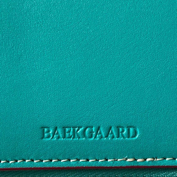 BAEKGAARD Turquoise Leather Zip Round Passport Travel Wallet EUC. - Picture 3 of 13